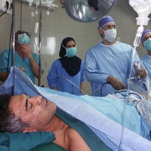 عمل جراحی زانوی احمدرضا عابدزاده در آمریکا با موفقیت انجام شد - سبک ایده آل