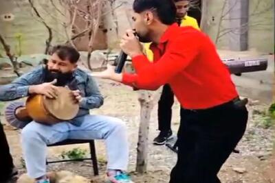 آواز شاد؛ این پسرا با آهنگای معروف طوری میرقصن که خواننده از خوندنش پشیمون میشه