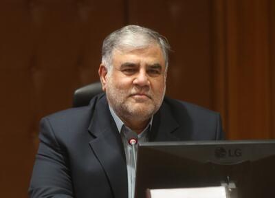 مومنی حکم شهردار قم را ابلاغ کرد/عظیمی یک شنبه به قم می‌آید