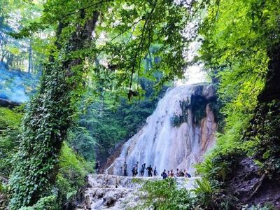 «آبشار اِسکِلیم»؛ نگین پنهان جنگل‌های هیرکانی (+عکس)