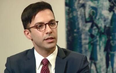 علی واعظ، مدیر برنامه ایران در گروه بین‌المللی بحران: اگر آمریکا و ایران بتوانند توافق چارچوبی سیاسی را نهایی کنند، به شورای امنیت خواهند رفت تا سازوکاری برای تمدید اسنپ بک پیدا کنند و زمان بیشتری برای مذاکره بر سر توافقی جامع به دست آید / ترجیح این است که چنین توافقی با گام‌های عملی همراه باشد، مانند ارسال ذخایر اورانیوم غنی‌شده ایران به خارج از کشور یا سایر اقدامات اعتمادساز