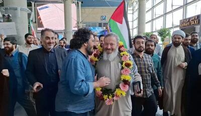 تصاویر استقبال چند نفره از قاسمیان در فرودگاه، پس از جنجال او در عربستان