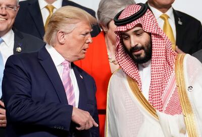 اکسیوس: ترامپ قصد داشت اعلام کند که آمریکا از این پس «خلیج فارس» را «خلیج عربی» خواهد نامید، اما پیش از سفر به خاورمیانه گفت نمی‌خواهد «احساسات کسی را جریحه‌دار کند» / دلیل این عقب‌نشینی، نبودِ اجماع میان کشورهای خلیج فارس بوده؛ برخی از این کشورها معتقد بودند این کار تنش‌های غیرضروری با ایران ایجاد می‌کند