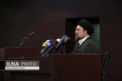 مسئولین باید کنار مردم و پایبند به آرمان‌های دینی باشند