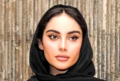 تصویری از ترلان پروانه با استایل شیک در کلبه ی جنگلی اش در شمال کشور