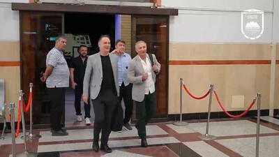 استقبال مدیران چادرملو از مهمانان ویژه ساخت ورزشگاه اردکان در فرودگاه یزد
