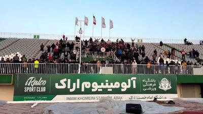 درگیری هواداران استقلال و ملوان در استادیوم اراک/ ویدئو