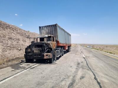 جزییات آتش گرفتن یک تریلر در جاده انار- شهربابک