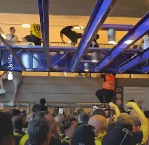 فرار تماشاگران صهیونیست از ورزشگاه پس از شلیک موشک از یمن