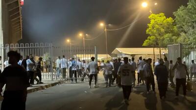 درگیری هواداران استقلال و ملوان بین دو نیمه - پارس فوتبال