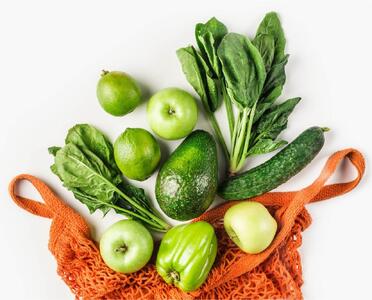 ۵ سبزی معجزه‌گر برای کاهش کلسترول بالای ۵۰ ساله‌ها