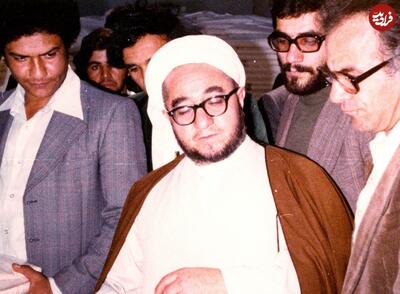 عکسی از محمدصادق خلخالی در یک کارخانه در لیبی؛ دهه ۶۰ | رویداد24