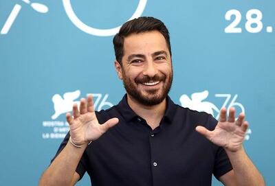 ژست متفاوت نوید محمدزاده روی پل هوایی! + عکس جدید