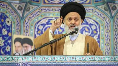 امام جمعه قم: پایبندی به مکتب امام راحل وظیفه همه اقشار جامعه است