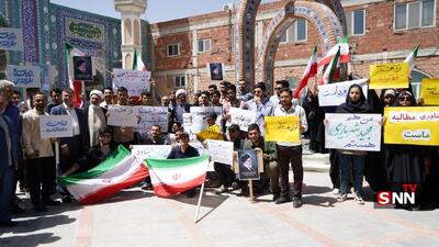 تجمع دانشجویان برای حمایت از حق مسلم غنی‌سازی در نماز جمعه