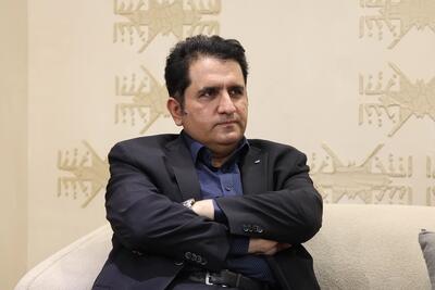 ویدیو / آریا برزن محمدی، استاد دانشگاه تهران: امیدوارم یک توافق استخوان لای زخم صورت نگیرد چون یک سال بعد مانند بازی مارو پله، نیش می خوریم و می آییم سر خانه اول /  ما باید همه پرونده هایمان را روی میز بگذاریم و سعی کنیم حل و فصل کنیم در غیر این صورت توافق فقط زمان می خرد آن هم در شرایطی که زمان به نفع امریکا و رقبای منطقه ای ماست نه به نفع ما
