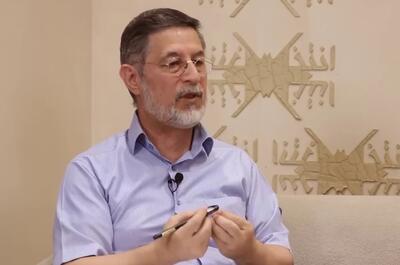 ویدیو / مسعود کوثری، استاد جامعه شناسی دانشگاه تهران:  نسل دهه هشتاد ایران، یک نوع برگشت به جریان زیرین فرهنگی بوده که مدتها وجود داشته البته با یک تشدیدی / تشدید آن با ظهور شرکای فرهنگی غرب مانند فرهنگ کره، چین و ژاپن بوده / در ایران، به جای مدرنیته آمرانه، سنت آمرانه خواستیم بگذاریم؛ یکی دو دهه جواب داد و پس از آن جواب نداد