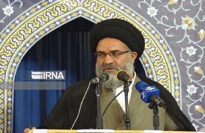 نماینده ولی فقیه: کارشناسان باتجربه و متخصص را بکار گیریم