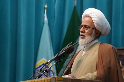 امام خمینی (ره) پرچم استقلال، عزت و آزادگی ملت ایران را در دنیا برافراشت