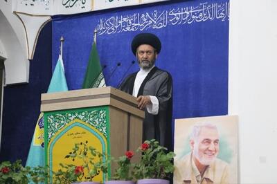 امام خمینی(ره) منجی بزرگ تاریخ ایران است