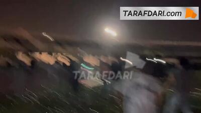 تلاش هواداران استقلال برای عکس گرفتن با ابوالفضل جلالی - پارس فوتبال