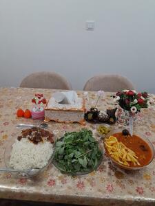 از شما/نهارخوشمزه امروزمون قیمه ،جای دوستان سبز، نوش نگاهتان😋😋🌺