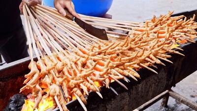 آموزش ساده طرز تهیه کباب بال و پای مرغ با سس مخصوص تایپه‌ای (فیلم)
