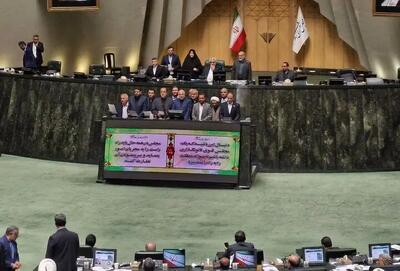حمله تند روزنامه اصولگرا به تندروهای این جریان: اسم خود را فریبکارانه انقلابی گذاشته‌اید