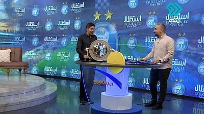 رونمایی هاشم بیگ زاده از کاپ قهرمانی استقلال در شبکه دو