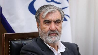 عزیزی: بازیگران غربی از ماجراجویی پرهیز کنند