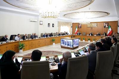 سلیمی نمین: ترمیم کابینهِ پزشکیان، عقلانی نیست/ وزیر بد داشتن بهتر از نداشتن وزیر است