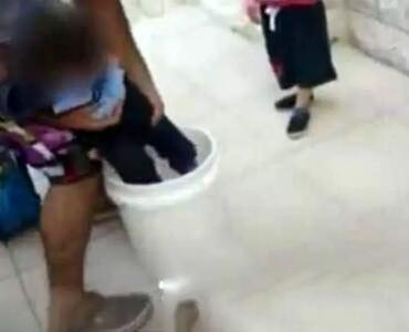 پدری برای تنبیه وحشتناک دخترکوچولو را به دست قصاب محله داد+ عکس