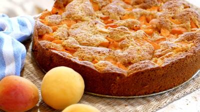 کیک کرامبل؛ یک دسر بی‌نظیر برای روزهای گرم تابستان