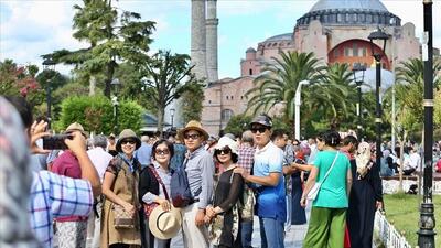 ببینید| رفتار نژادپرستانه عجیب علیه یک گردشگر در متروی ترکیه | رویداد24