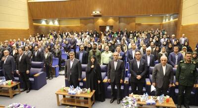 صندلی‌های همایش بانوان سمنان در اختیار آقایان بود!