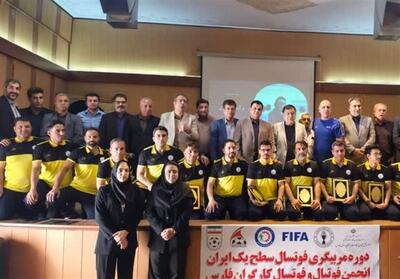 پایان دوره مربیگری فوتسال سطح یک ویژه کارگران فارس - تسنیم