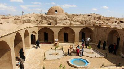 فرسودگی حمام تاریخی زعیم آران و بیدگل دل گردشگران را به درد آورد + فیلم