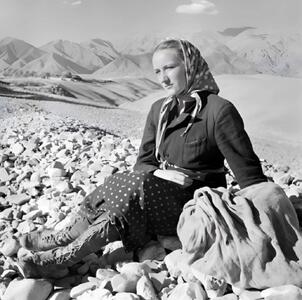 زن پناهنده لهستانی در ایران – سال ۱۳۲۱ (۱۹۴۲ میلادی)