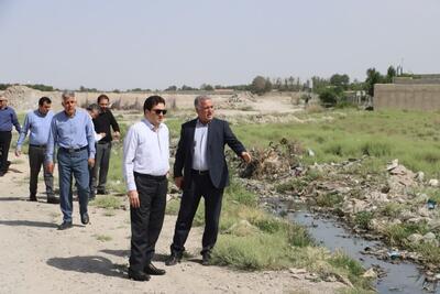 بازدید فرماندار شهریار از مشکلات زیست‌محیطی روستای فرارت و وعده اقدام فوری