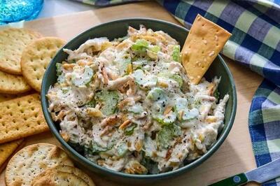 طرز تهیه سالاد مرغ کلاسیک خوشمزه و سریع