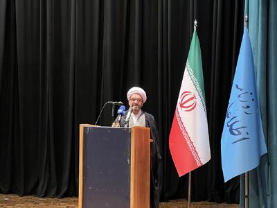 ایزدپناه: روزنامه اطلاعات، یک گفتمان آرام متین و دور از منازعات است