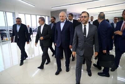 قالیباف: ایران تضمین‌کننده صلح منطقه است/ادای احترام رئیس مجلس و هیئت پارلمانی ایران به سیمون بولیوار/بازدید رئیس مجلس از مرکز فناوری ایران در کاراکاس