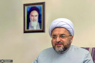 انتقام متحجران از امام خمینی پایان ندارد!