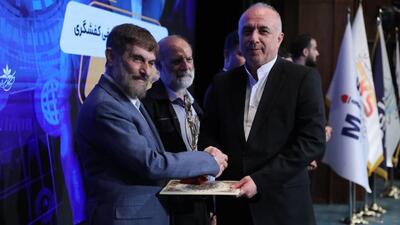 اعطای تندیس زرین نهمین اجلاس سراسری رضایتمندی مشتری به «سپینو» بانک صادرات ایران