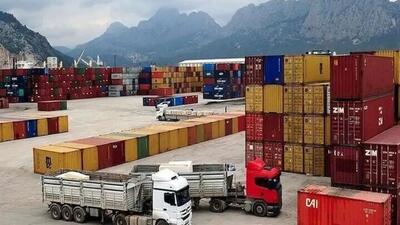 ترانزیت ۶۶ هزار تن کالا و ۳۴ هزار خودرو از بنادر غرب هرمزگان