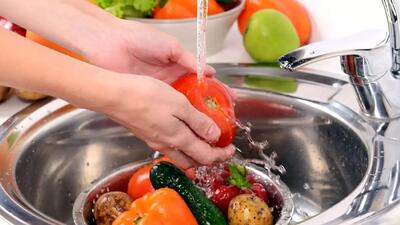 شستن میوه و سبزیجات برای از بین بردن آفت‌کش‌ها کافی است؟