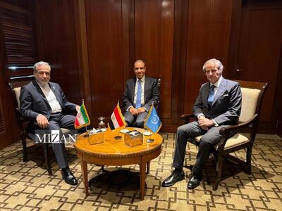 گروسی در مصر با عراقچی دیدار کرد