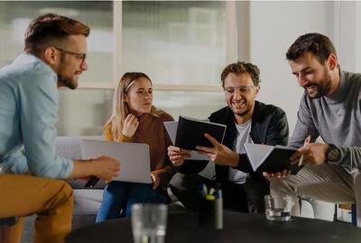 چطور یک آژانس تبلیغاتی حرفه‌ای پیدا کنیم؟ راهنمای جامع برای کسب‌وکارها