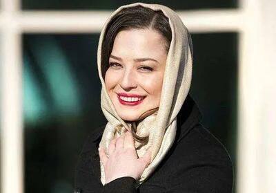 عکسی از بهاره قاسمی و مهراوه شریفی‌نیا در کافه ای شیک