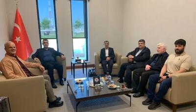 توقف کوتاه احمدی نژاد در استانبول